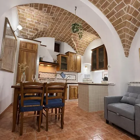 Di Bomba, Incantevole Borgo, 6 Posti Letto, 2 Bagni, Piscina Comunale Convenzionata A 2 Minuti