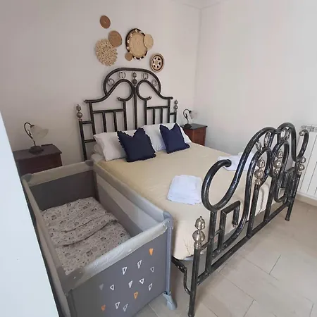 Di Bomba, Incantevole Borgo, 6 Posti Letto, 2 Bagni, Piscina Comunale Convenzionata A 2 Minuti Bomba